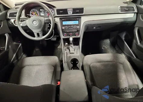 2013 Volkswagen Passat S z USA, uszkodzony, nr VIN 1VWAP7A35DC009375